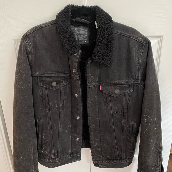 Levi’s Vintage Black Sherpa Trucker Jacket size small
